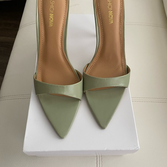 Heels - Picture 2 of 3